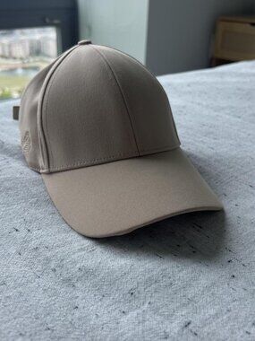 Aritzia Women's Tan and Cream Hat